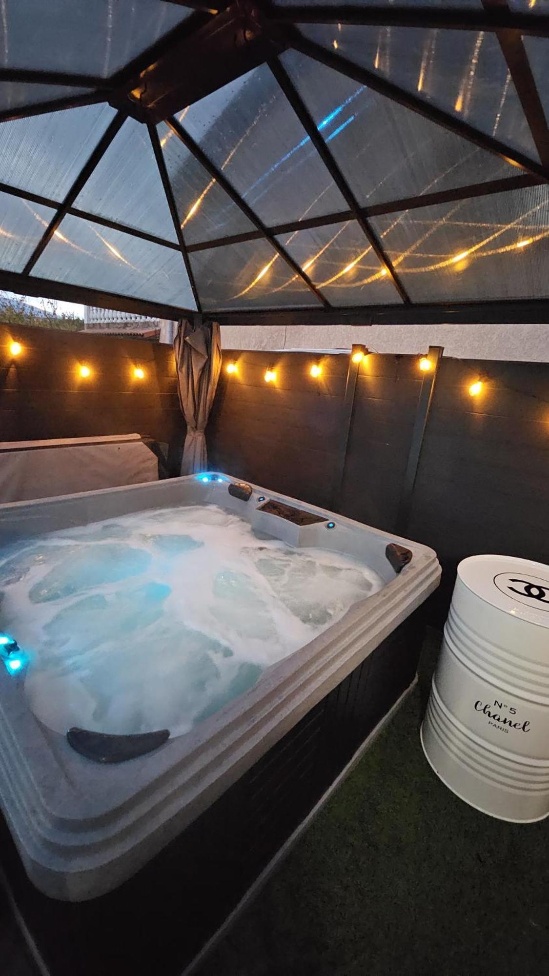 Hebergement Privee Jaccuzzi En Supplement Saint-Clair-du-Rhone 외부 사진